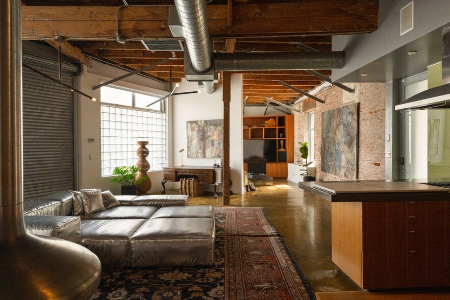 More Photos Of 120 Mildred Ave, Venice Loft Creative Space For Sale