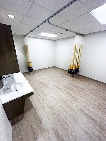 More Photos Of 460 Malabar Rd SE, Palm Bay Office For Sale