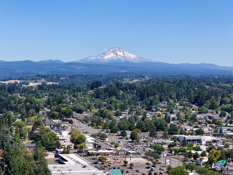 More Photos Of 786 NE Burnside Rd, Gresham Auto Dealership For Sale