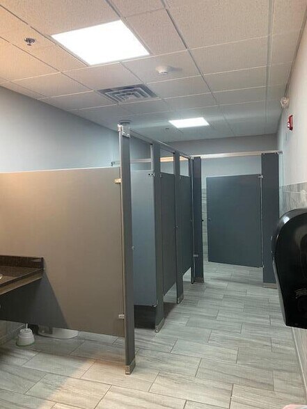 More Photos Of 268 Odlin Rd, Bangor Freestanding For Sale