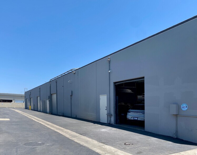 More Photos Of 2960 Airway Ave, Costa Mesa Light Manufacturing For Lease