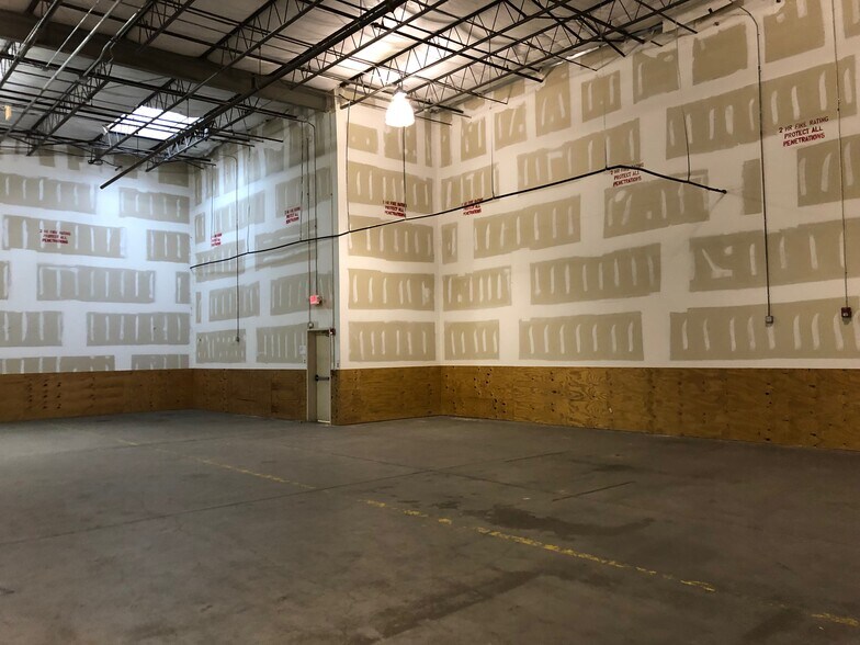 More Photos Of 1500 Independence Blvd, Sarasota Warehouse For Lease