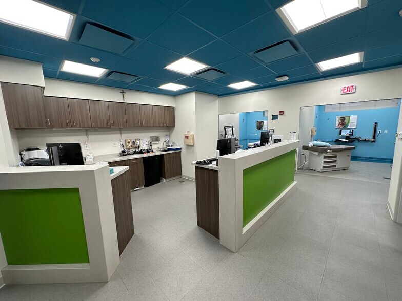 More Photos Of 520 Cunningham, Urbana Medical For Lease