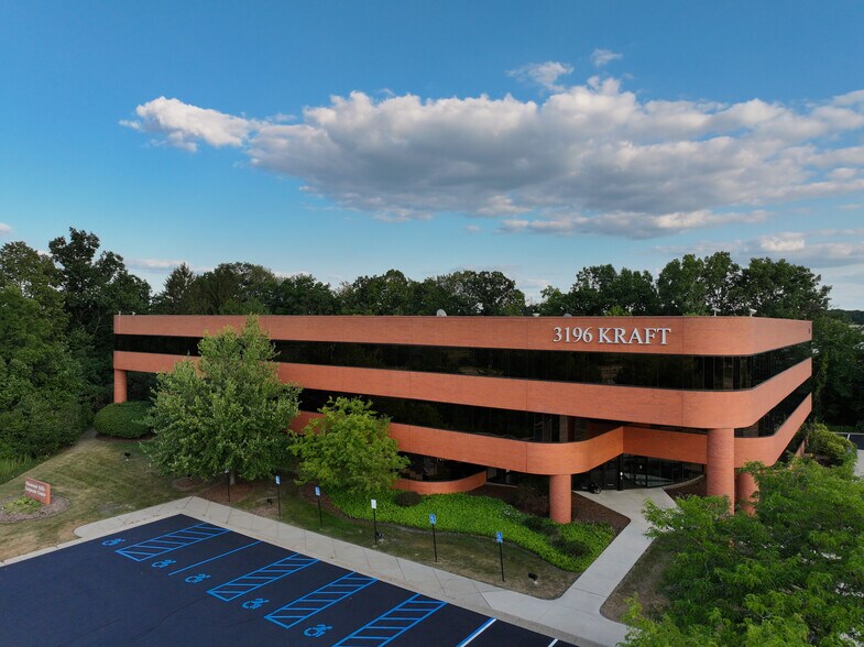 More Photos Of 3196 Kraft Ave SE, Grand Rapids Office For Lease