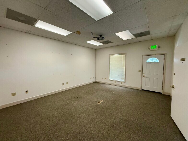 More Photos Of 373 W Saint Charles St, San Andreas Bank For Lease