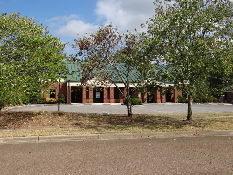 More Photos Of 250 Sun Temple Dr, Madison Medical For Lease