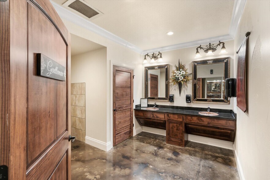 More Photos Of 7700 Glen Rose Hwy, Granbury Lodge Meeting Hall For Sale