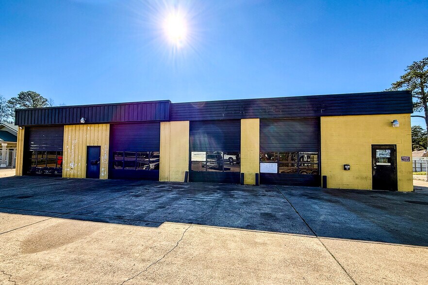 Primary Photo Of 261 SH 75 Hwy, Huntsville Service For Sale