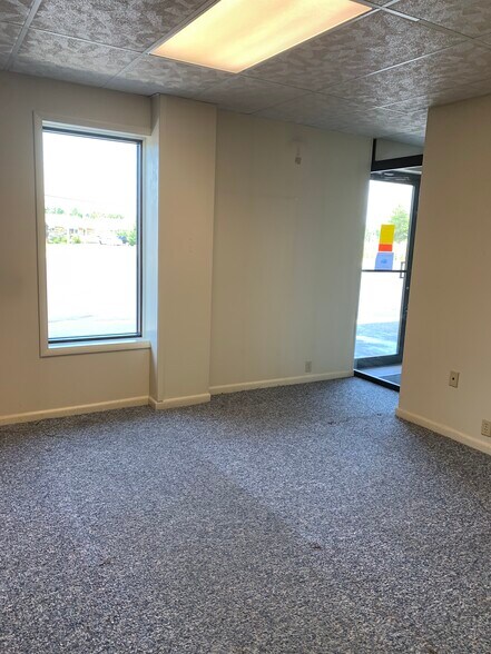 More Photos Of 817 Kilbourne St, Bellevue Medical For Lease