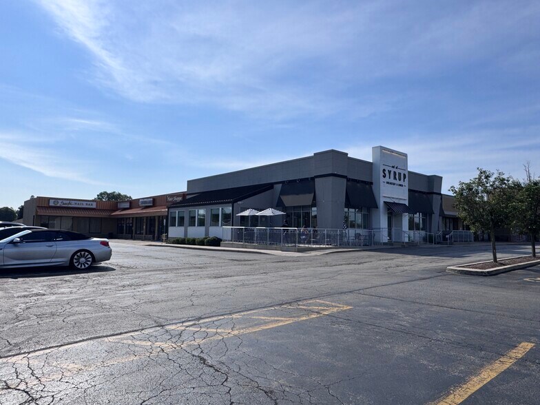 More Photos Of 546-584 S Randall Rd, Saint Charles Unknown For Lease
