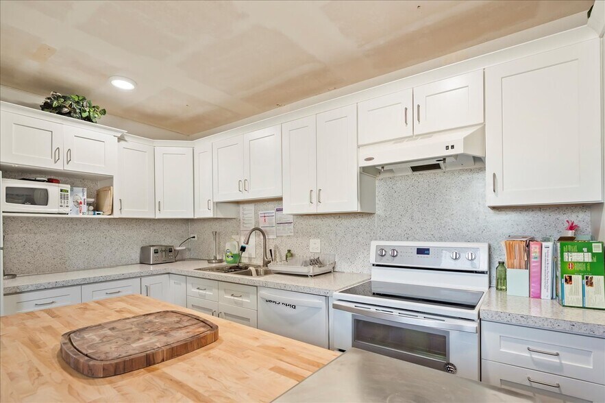 More Photos Of 522 N 9th Ave, Caldwell Daycare Center For Sale