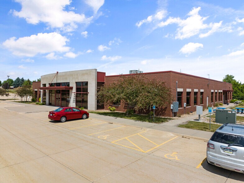 More Photos Of 2303 Jones Blvd, Coralville Office For Lease