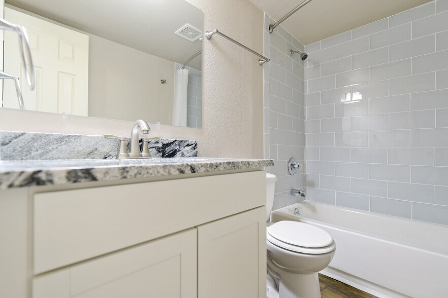 More Photos Of 146 Del Mar Cir, Aurora Apartments For Sale