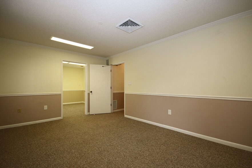 More Photos Of 561 S Duncan Ave, Clearwater Medical For Sale