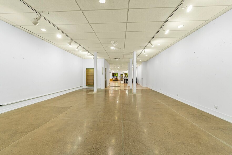 More Photos Of 818 North Blvd, Oak Park General Retail For Sale