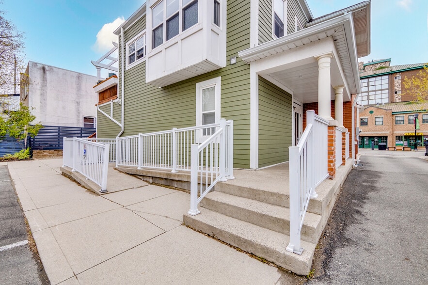 More Photos Of 201 Queen St S, Mississauga Storefront Retail Office For Sale