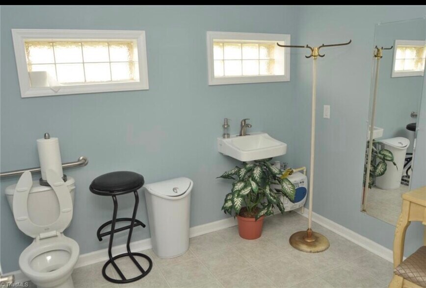 More Photos Of 211 National Hwy, Thomasville Freestanding For Sale