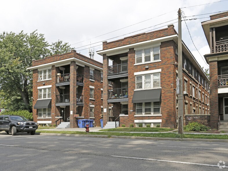 Primary Photo Of 983-987 Main St E, Hamilton Apartments For Sale