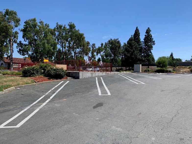 More Photos Of 2410 Mahogany Way, Antioch Land For Lease