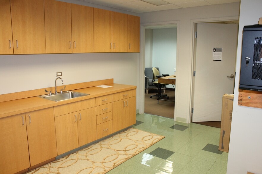 More Photos Of 50 E Washington St, Chicago Office For Sale