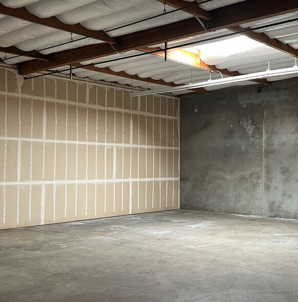 More Photos Of 30995-30997 Huntwood Ave, Hayward Warehouse For Lease