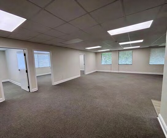 More Photos Of 537 Long Point Rd, Mount Pleasant Office For Lease