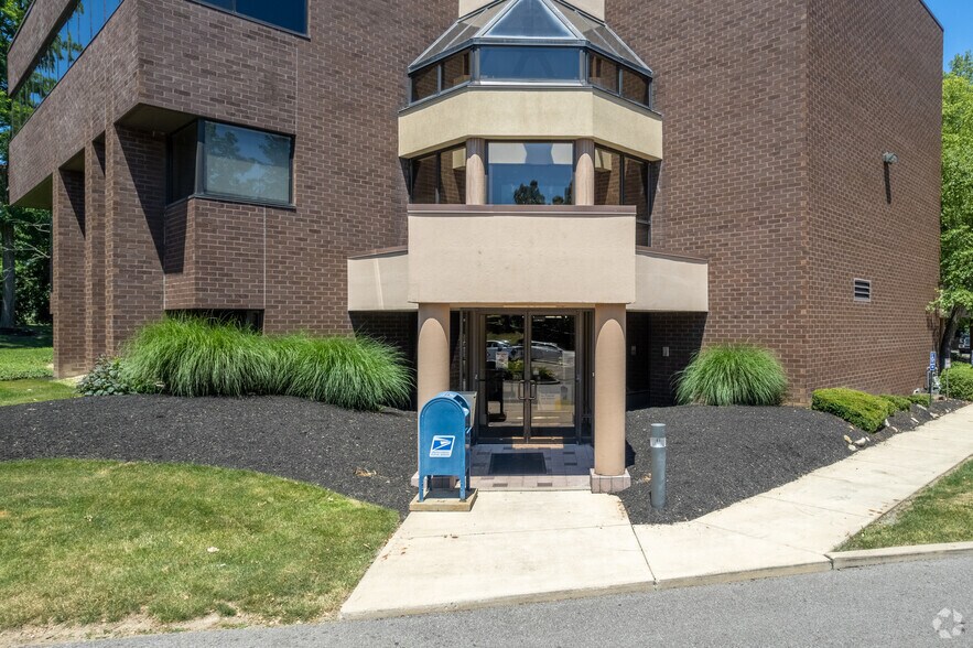 More Photos Of 2603 W Market St, Akron Medical For Lease