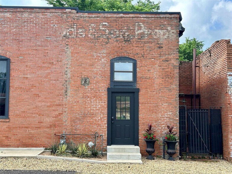 More Photos Of 201 W Main St, Cumby Office For Sale