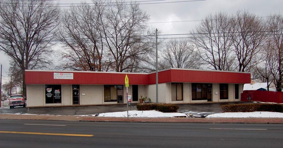 More Photos Of 1127-1131 Portage Trl, Cuyahoga Falls General Retail For Lease