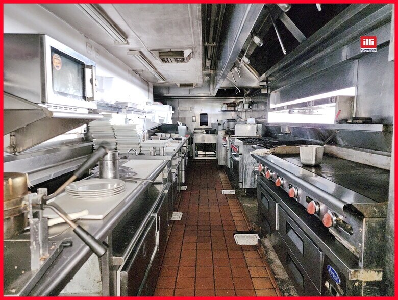 More Photos Of 14445 Sherman Way, Van Nuys Restaurant For Lease