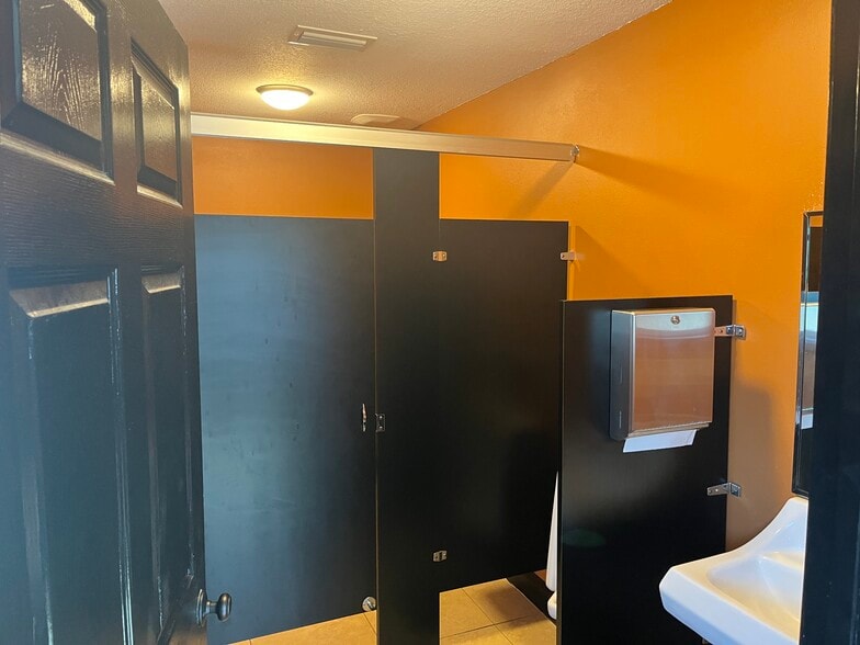 More Photos Of 3461 Peeler Rd, Jacksonville Sports And Entertainment For Sale