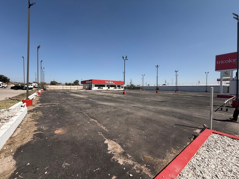 More Photos Of 3818 W Wall St, Midland Freestanding For Lease