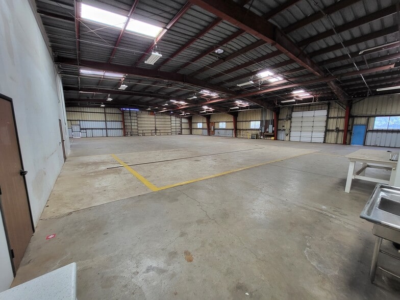 More Photos Of 136 N 13th St, Santa Paula Warehouse For Lease