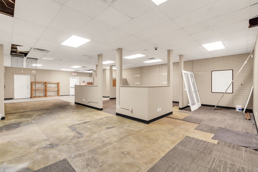 More Photos Of 78 W Ray Rd, Chandler Convenience Store For Lease