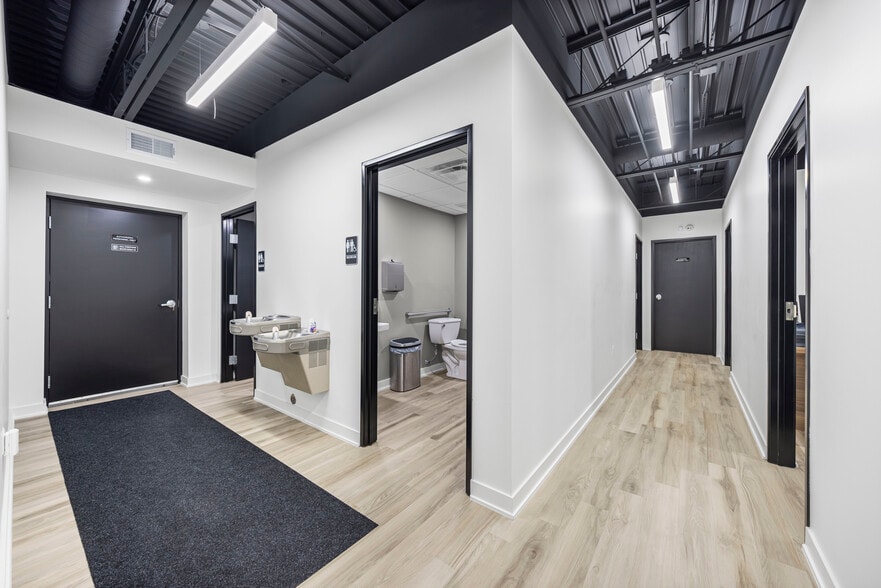 More Photos Of 23936 Industrial Park Dr, Farmington Hills Warehouse For Sale