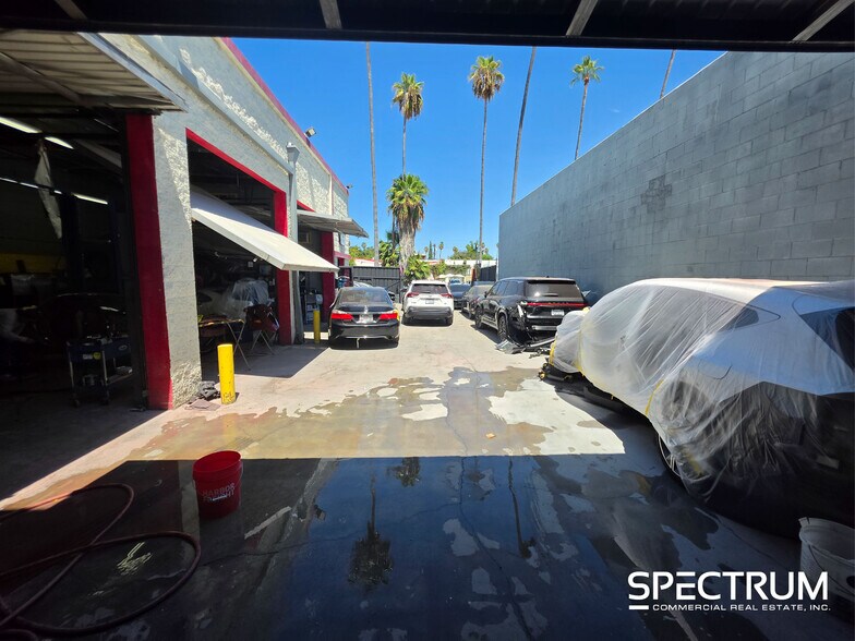 More Photos Of 14748 Calvert St, Van Nuys Service For Lease