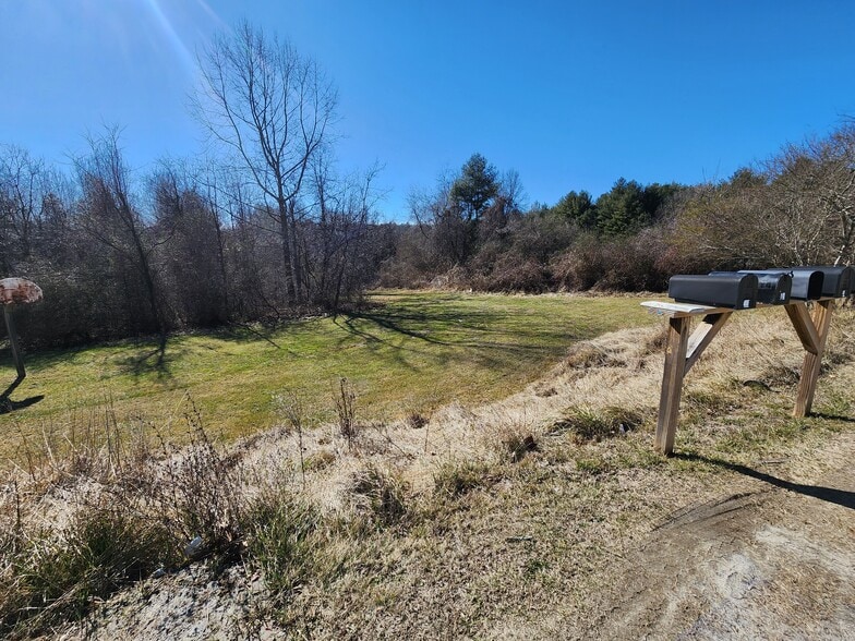 More Photos Of 5 Becky Ln, Fairview Multifamily For Sale