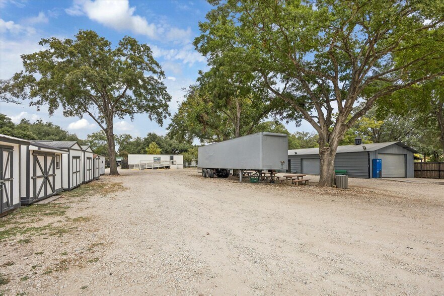 More Photos Of 5225 E 5th St, Katy Light Manufacturing For Sale