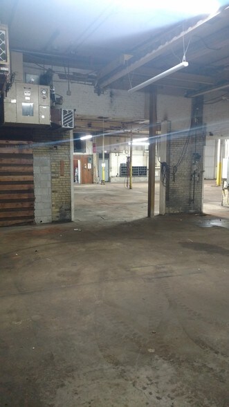 More Photos Of 2715 N 15th St, Sheboygan Showroom For Sale