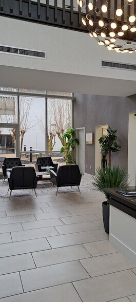 More Photos Of 4110 Southpoint Blvd, Jacksonville Coworking Space