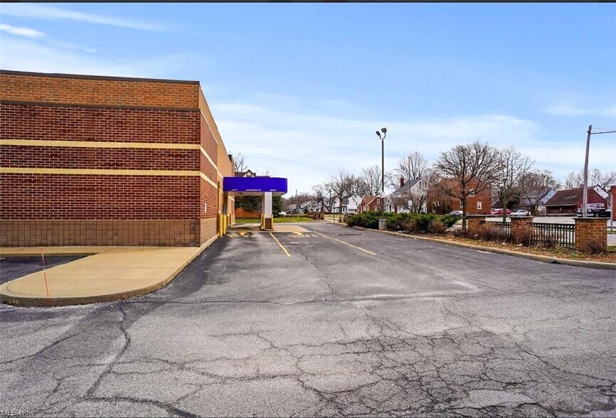 More Photos Of 475 E 185th St, Euclid Drugstore For Sale