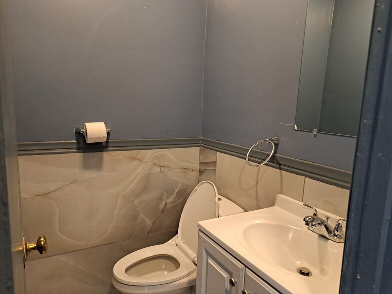 More Photos Of 5830-5838 Overhill Dr, Los Angeles Medical For Lease