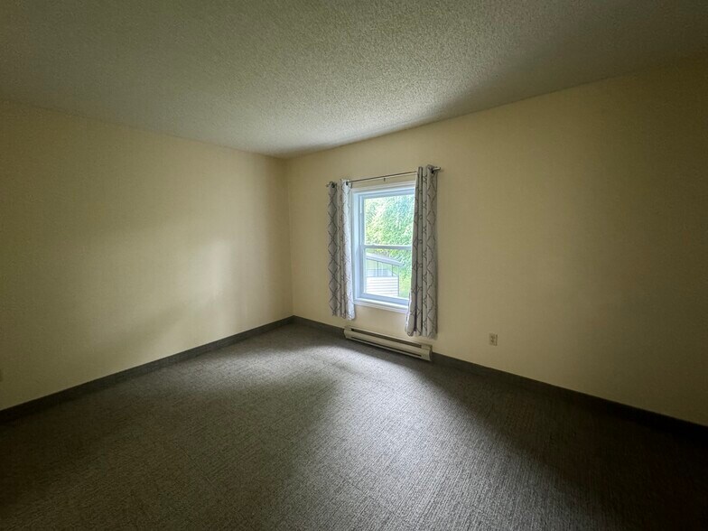 More Photos Of 725 Gibralter St, Norfolk Flex For Sale