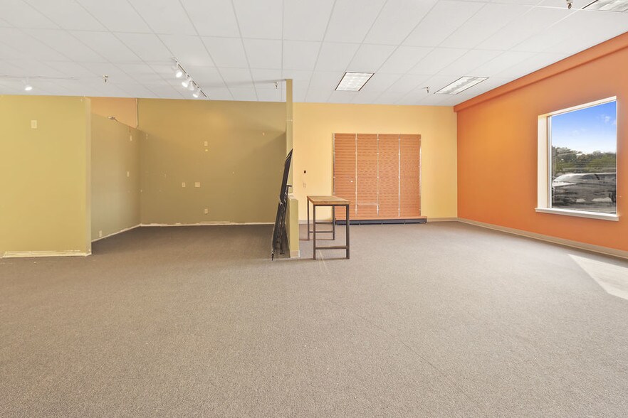 More Photos Of 110-114 S Rum River Dr, Princeton General Retail For Lease