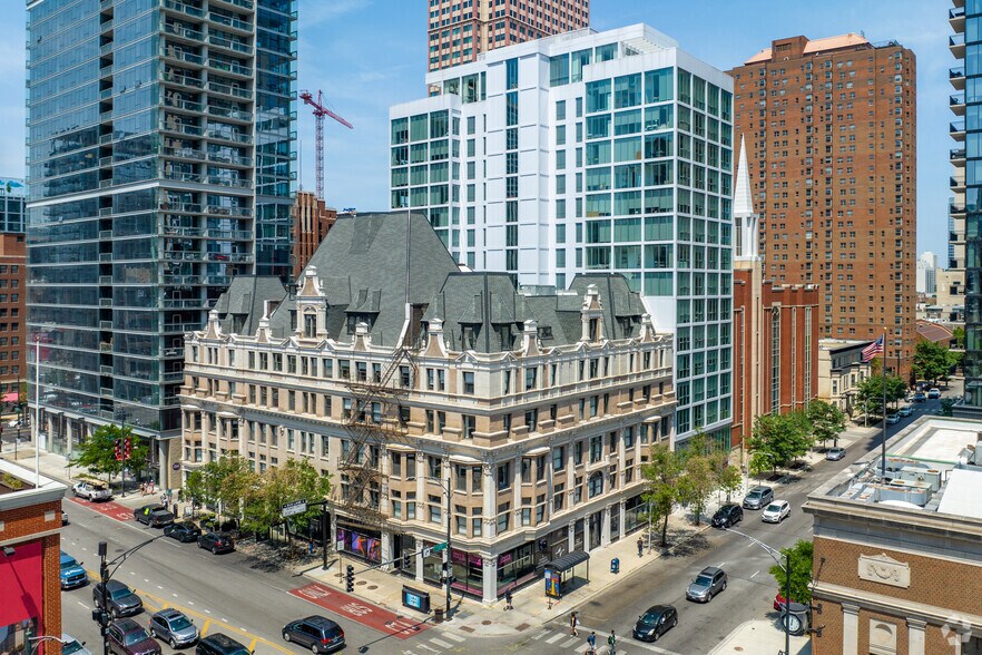 Primary Photo Of 800 N Clark St, Chicago Apartments For Lease