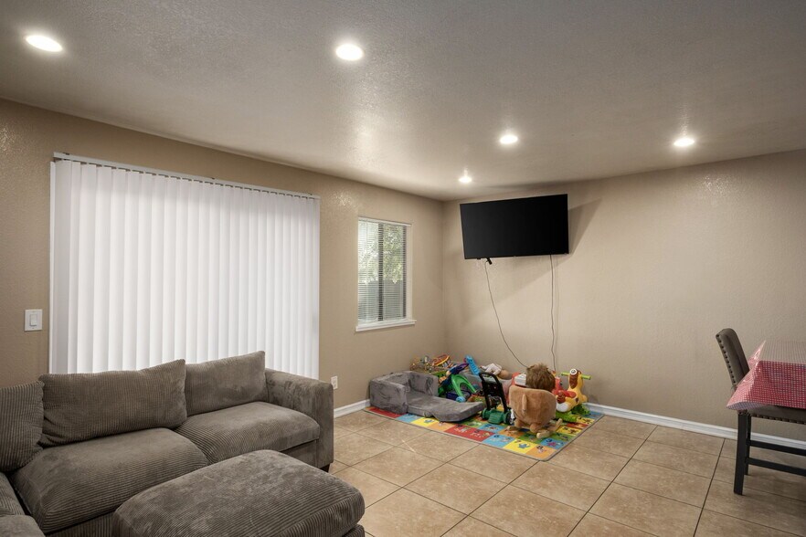 More Photos Of 4308 E Woodward Ave, Fresno Apartments For Sale