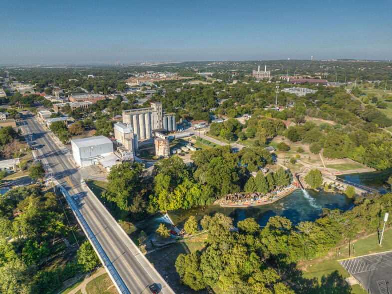 More Photos Of 207 E San Antonio St, New Braunfels Loft Creative Space For Lease