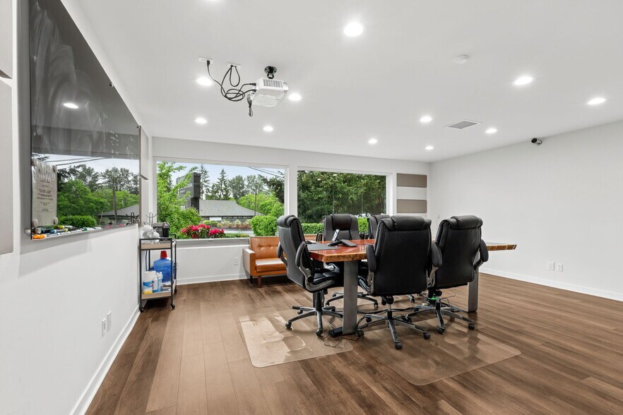 More Photos Of 118 Everett Mall Way SE, Everett Office For Sale