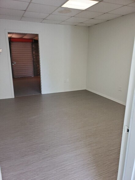 More Photos Of 594 Turnpike St, Easton Self Storage For Lease