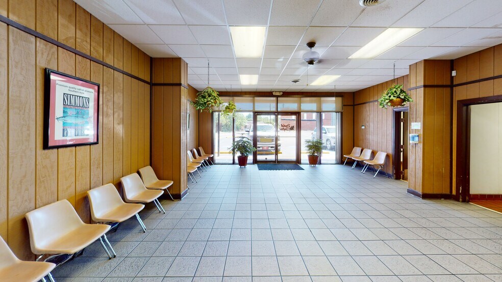 More Photos Of 2621 Hamilton Rd, Columbus Restaurant For Sale